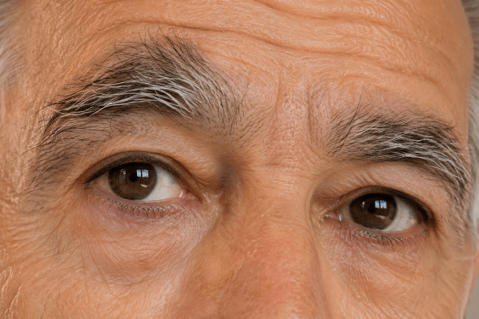 Comparison view of both eyes during a comprehensive ophthalmic exam
