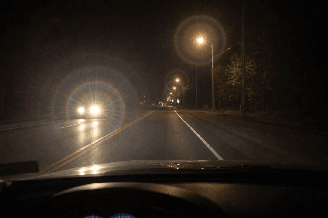 Simulated nighttime driving vision through a multifocal lens: headlights with visible concentric halos and starbursts